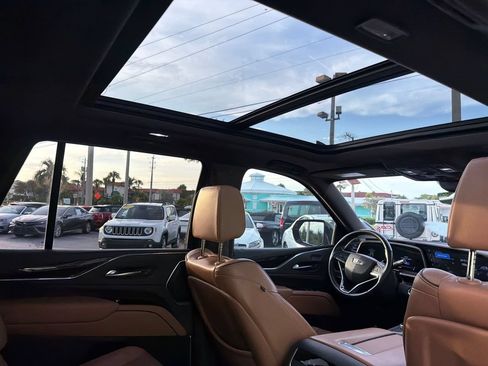 Used 2021 Cadillac Escalade Premium Luxury RWD image 19