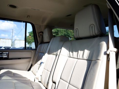 Used 2014 Lincoln Navigator 2WD image 12