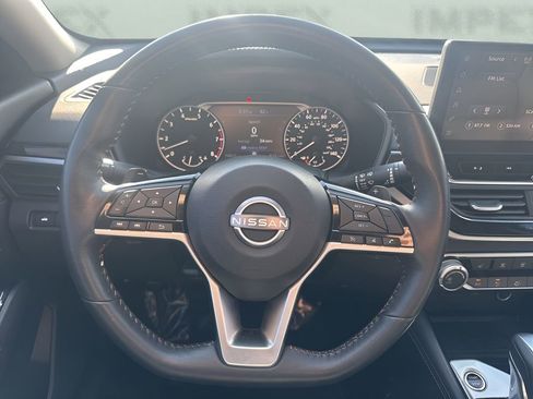 Used 2024 Nissan Altima 2.5 SR w/ SR Premium Package image 14