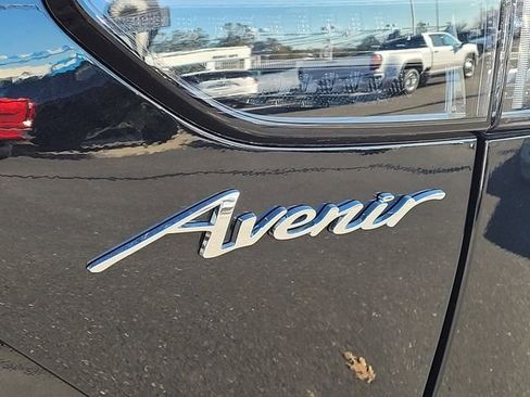 New 2025 Buick Envision Avenir image 8