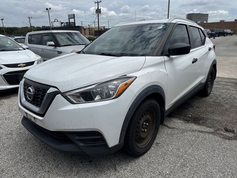 Used 2018 Nissan Kicks S FWD image 4