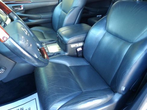 Used 2011 Lexus LX 570 Base AWD 4dr SUV image 19