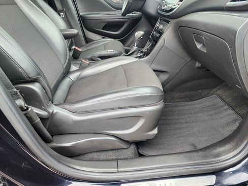 Used 2021 Buick Encore Preferred image 42