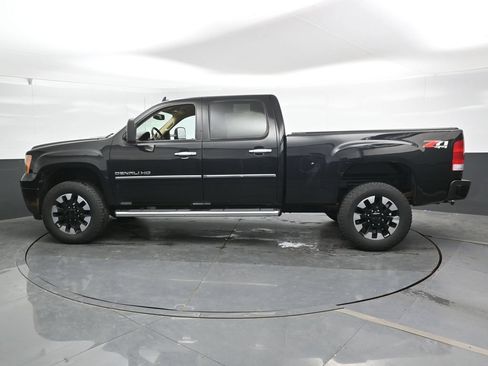 Used 2011 GMC Sierra 2500 Denali w/ Suspension Package, Off-Road AWD/4WD image 7