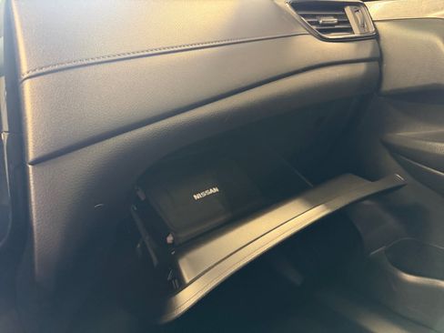 Used 2017 Nissan Rogue S w/ S Appearance Package AWD/4WD image 38