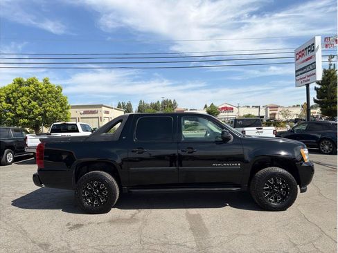 Used 2008 Chevrolet Avalanche LT w/ Convenience Package #1 AWD/4WD image 5
