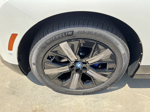 Used 2024 BMW iX xDrive50 w/ Premium Package AWD/4WD image 13