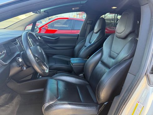 Used 2016 Tesla Model X image 37