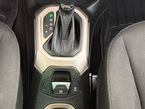 Used 2015 Jeep Renegade Latitude AWD/4WD image 26
