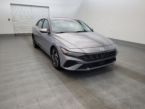 Used 2025 Hyundai Elantra SEL FWD image 13
