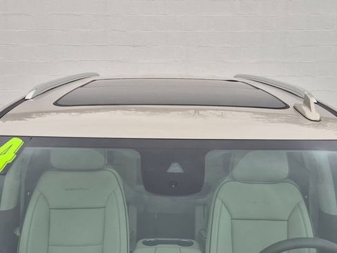 Used 2024 GMC Yukon Denali w/ Advanced Technology Package AWD/4WD image 17