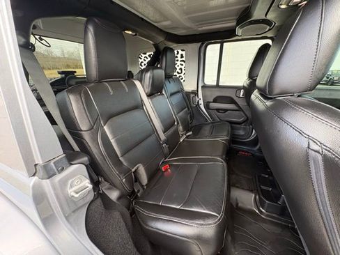 Used 2021 Jeep Wrangler Unlimited Sahara image 27
