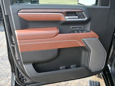 Used 2025 GMC Sierra 1500 Denali Ultimate image 10