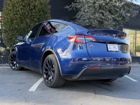 Used 2022 Tesla Model Y Long Range image 19