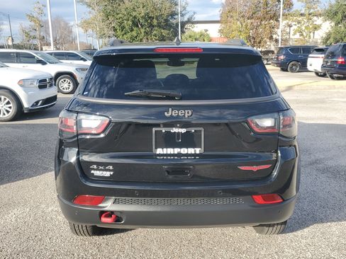 Used 2022 Jeep Compass Trailhawk w/ Trailhawk Elite Group image 8