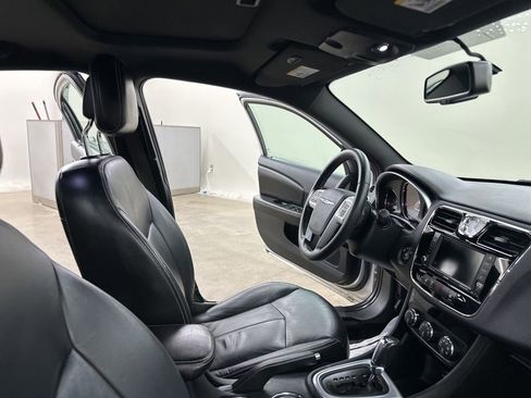 Used 2011 Chrysler 200 Limited image 21