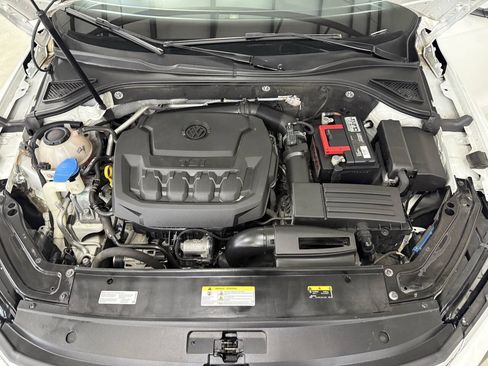 Used 2018 Volkswagen Passat 2.0T R-Line w/ R-Line Lighting Package FWD image 7