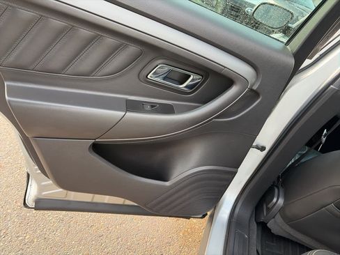 Used 2010 Ford Taurus SEL image 14