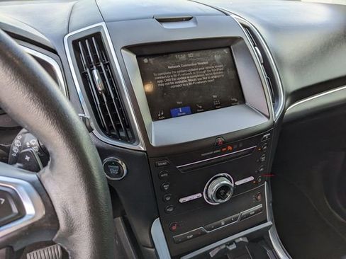 Used 2019 Ford Edge Titanium image 23