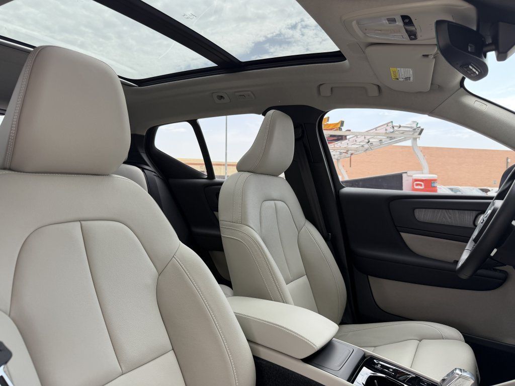 Used 2026 Volvo XC40 B4 Plus FWD image 43