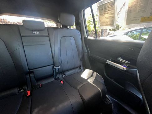 Used 2025 Mercedes-Benz GLB 250 image 38