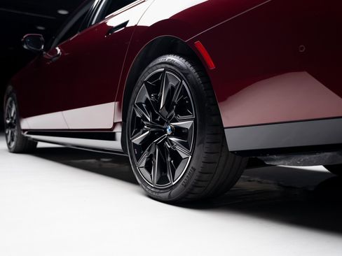 Used 2023 BMW i7 xDrive60 w/ Parking Assistance Package image 76