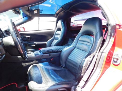 Used 2004 Chevrolet Corvette Coupe w/ Roof Package RWD image 11