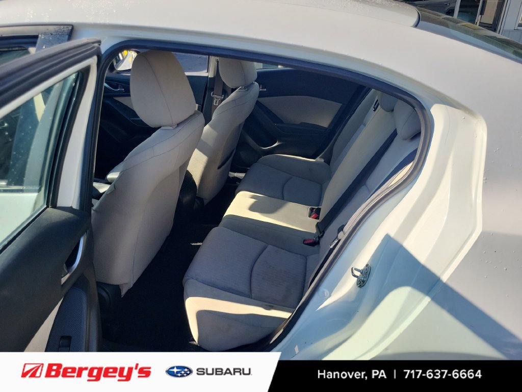 Used 2015 MAZDA MAZDA3 i SV FWD image 9