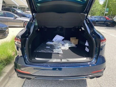 New 2024 Maserati Levante Trofeo image 9