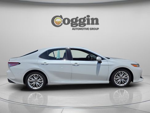 Used 2018 Toyota Camry XLE FWD image 6
