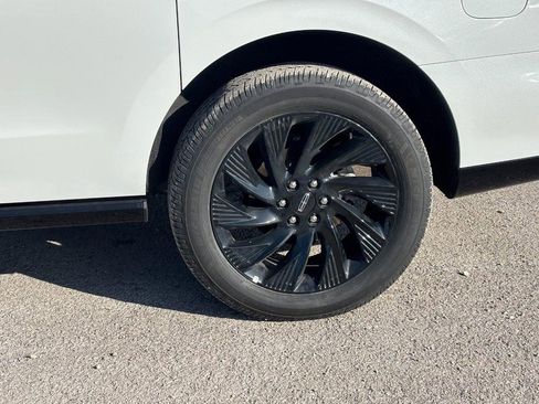 New 2025 Lincoln Navigator L Reserve w/ Jet Appearance Package image 9