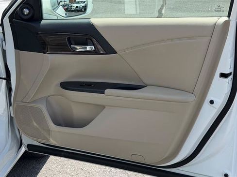 Used 2016 Honda Accord EX-L image 31
