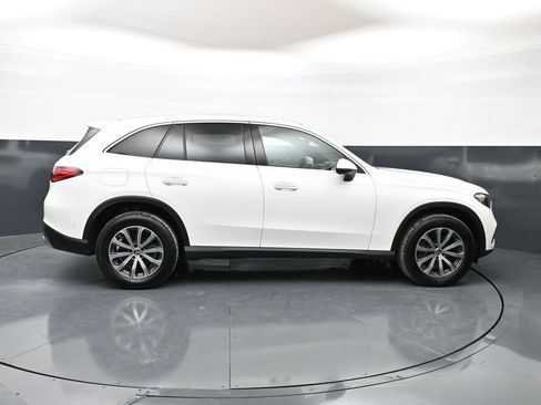 Used 2025 Mercedes-Benz GLC 300 4MATIC image 4