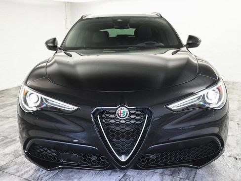 Used 2023 Alfa Romeo Stelvio Ti image 2