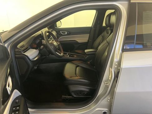 Used 2024 Jeep Compass Limited image 17