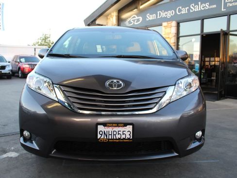 Used 2015 Toyota Sienna XLE w/ XLE Navigation Package FWD image 8