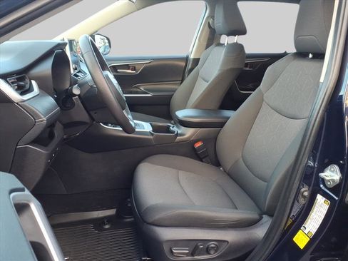 Used 2024 Toyota RAV4 XLE w/ Convenience Package image 11