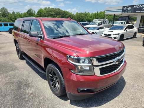 Used 2016 Chevrolet Suburban LT RWD image 2