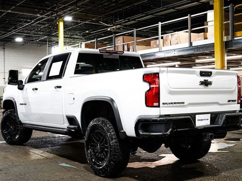 Used 2025 Chevrolet Silverado 2500 ZR2 w/ Technology Package AWD/4WD image 4