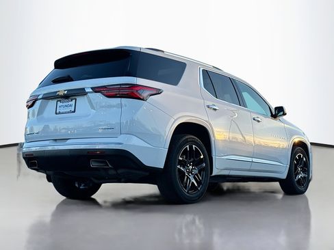 Used 2023 Chevrolet Traverse Premier image 2