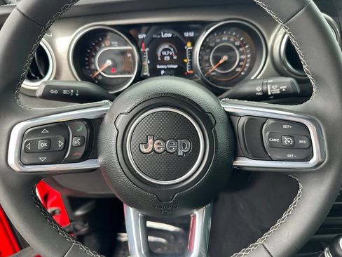 Used 2023 Jeep Gladiator Overland AWD/4WD image 26