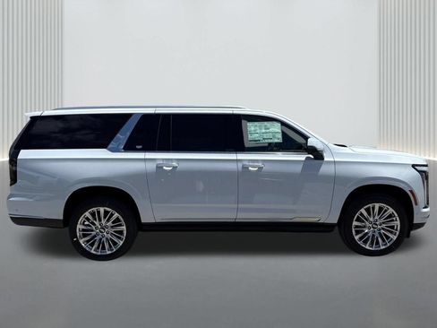 New 2026 Cadillac Escalade ESV Luxury AWD/4WD image 4