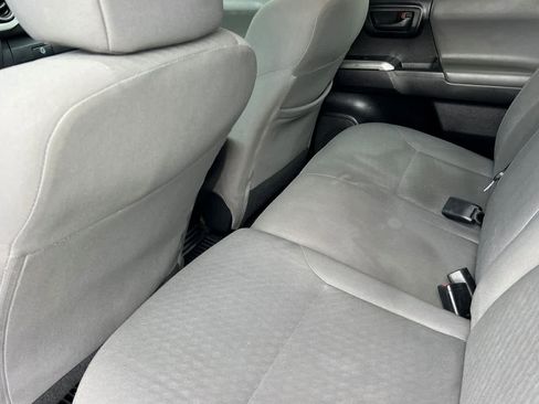 Used 2020 Toyota Tacoma SR5 RWD image 4