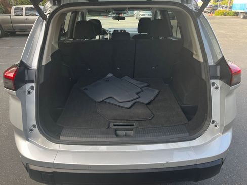 Used 2025 Nissan Rogue SV image 33