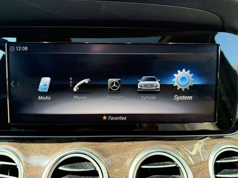 Used 2019 Mercedes-Benz E 300 4MATIC image 29