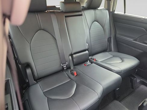 Certified 2026 Toyota Highlander XLE AWD/4WD image 18