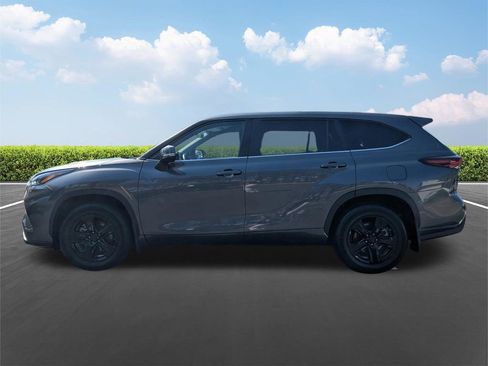 Certified 2024 Toyota Highlander LE image 7