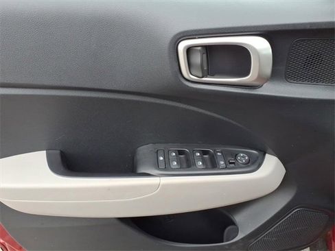 Used 2025 Hyundai Venue SEL image 10