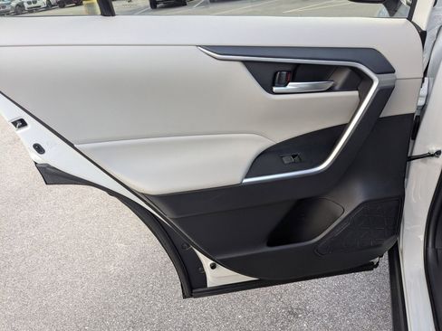 Used 2025 Toyota RAV4 XLE Premium image 27