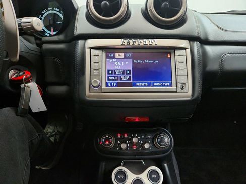 Used 2010 Ferrari California RWD image 17